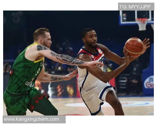 足球明星穿着篮球衣的时尚瞬间展现运动跨界魅力与风采 足球明星穿着篮球衣的时尚瞬间展现运动跨界魅力与风采